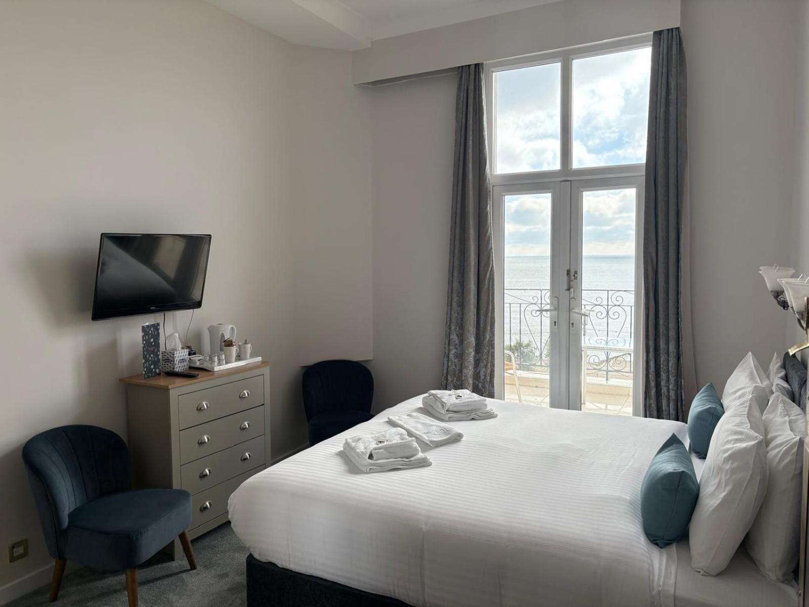 The Cumberland Hotel Eastbourne Exterior photo