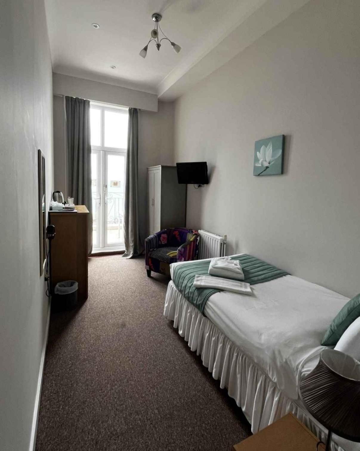 The Cumberland Hotel Eastbourne Exterior photo